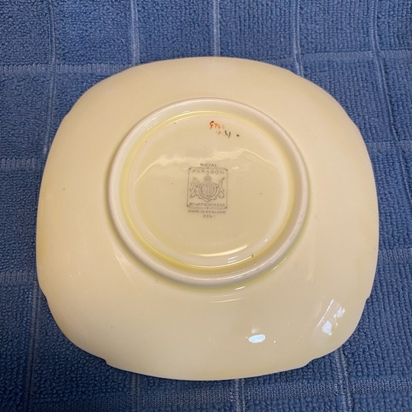 Teacup and Saucer by Paragon. Extremely rare handle! - Picture 6 of 9